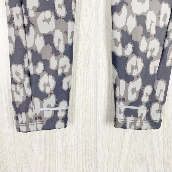 The North Face | One The Mountain Animal Print Leggings Size Medium - Picture 5 of 10